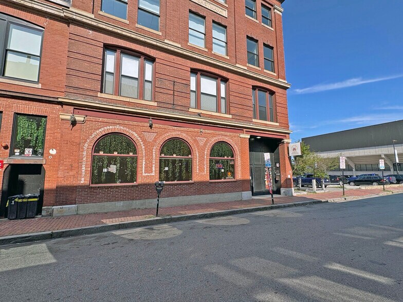 Primary Photo Of 11 Brown St, Portland Restaurant For Sale