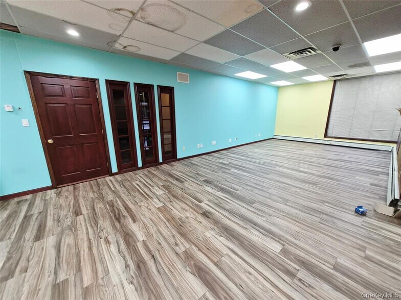 More Photos Of 121 W Oak St, Amityville Office For Sale