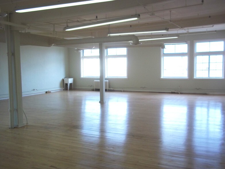 More Photos Of 54-70 Arthur St, Winnipeg Loft Creative Space For Lease