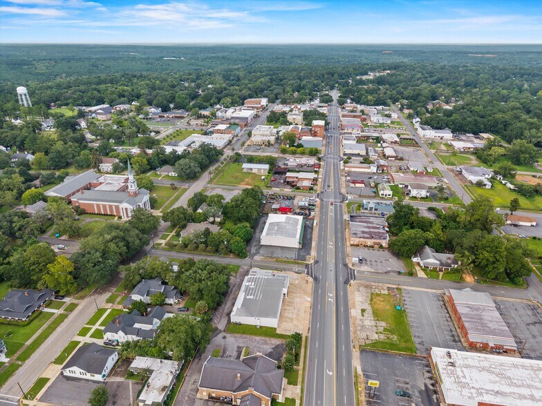 More Photos Of 304 W Jefferson St, Quincy Freestanding For Sale