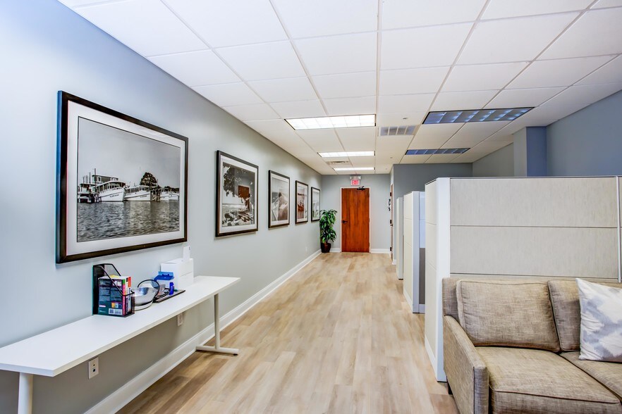 More Photos Of 543 Harbor Blvd, Destin Office For Sale