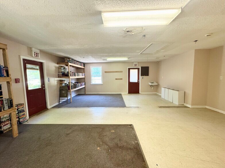 More Photos Of 245 W Bonacre Rd, Cataula Religious Facility For Sale