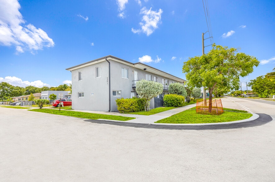 More Photos Of 2201 Greene St, Hollywood Apartments For Sale