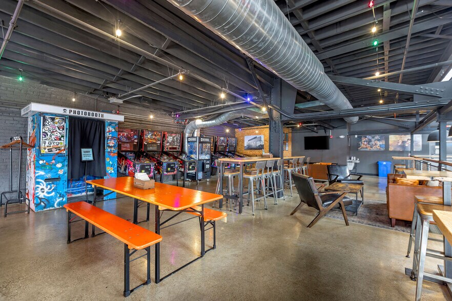 More Photos Of 316-320 Reading Rd, Cincinnati General Retail For Lease