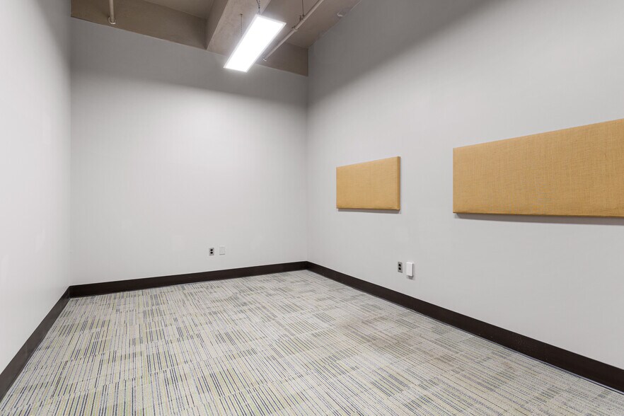 Primary Photo Of 101 E Allen St, Hendersonville Medical For Lease