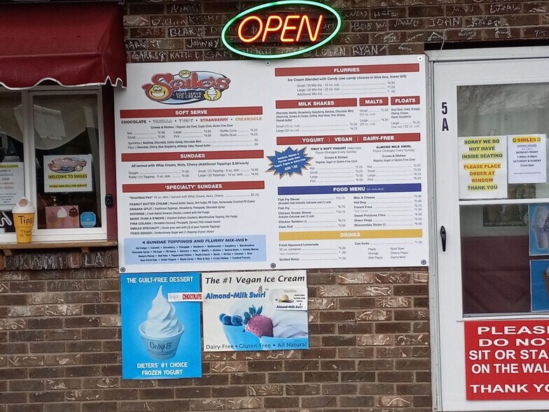 More Photos Of 3 John St, Nassau Freestanding For Sale