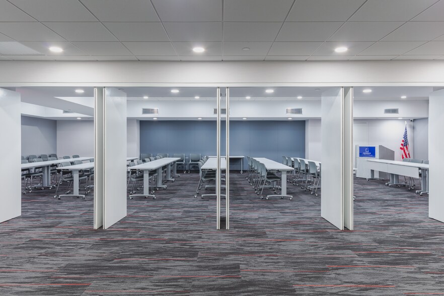 More Photos Of 150 Motor Pkwy, Hauppauge Office For Lease