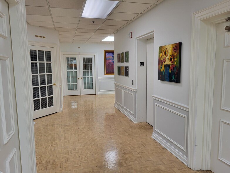 More Photos Of 1025 W Everett Rd, Lake Forest Medical For Lease