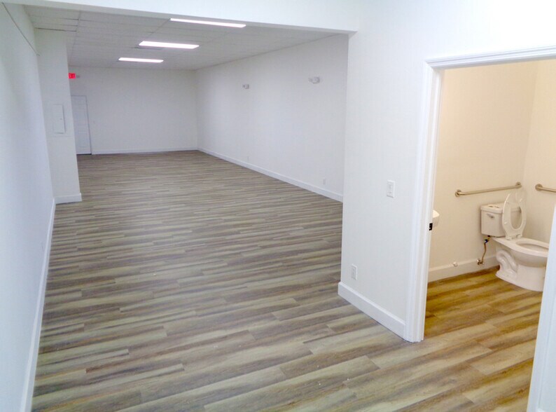 More Photos Of 11300-11354 Wiles Rd, Coral Springs General Retail For Lease