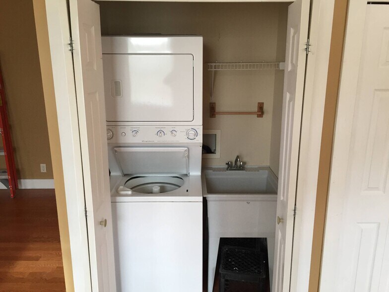 More Photos Of 801 Sixth St, Mendota Storefront Retail Residential For Sale