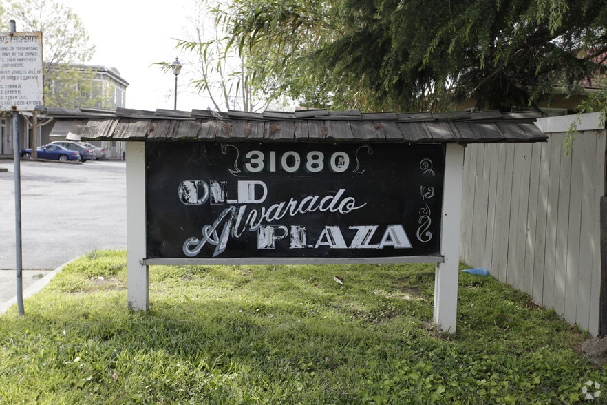 More Photos Of 31080 Union City Blvd, Union City Storefront Retail Office For Lease