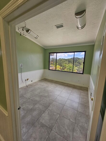 More Photos Of 2210 S Front St, Melbourne Office For Lease