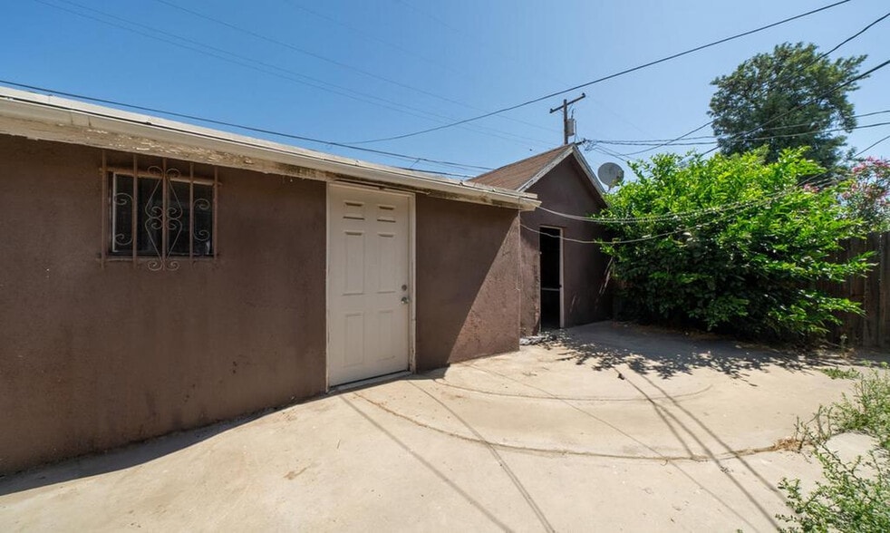 More Photos Of 2301 E Lewis Ave, Fresno Convenience Store For Sale