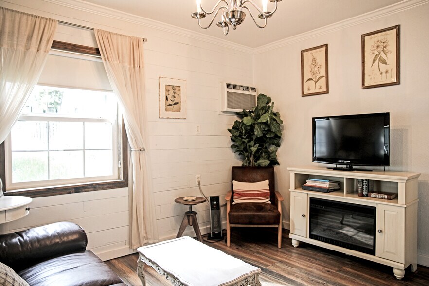 More Photos Of 816 W Main St, Grass Valley Hotel For Sale