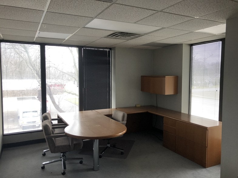 More Photos Of 3612 Lincoln Hwy, Olympia Fields Office For Lease