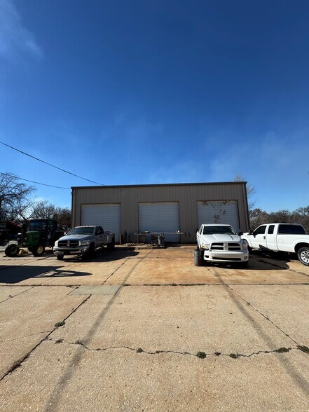 More Photos Of 8716 SE 15th St, Oklahoma City Distribution For Sale