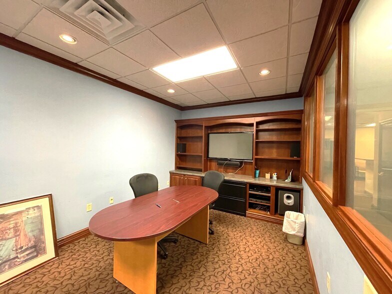 More Photos Of 530 Walnut Ave NE, Canton Storefront Retail Office For Sale