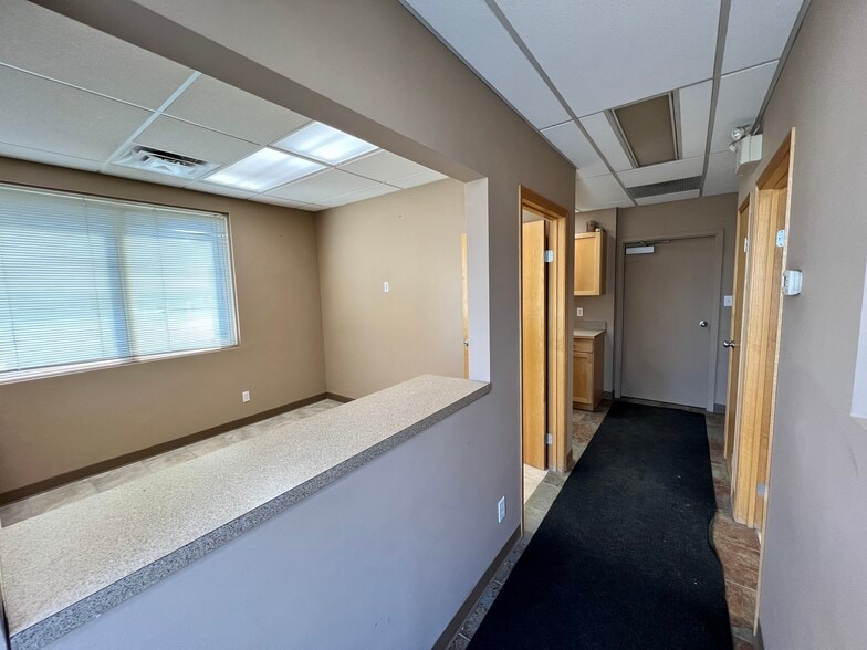 More Photos Of 8121 49 Ave Close, Red Deer Service For Sale