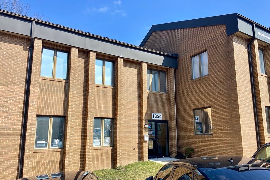 More Photos Of 1342-1360 Old Bridge Rd, Woodbridge Medical For Lease