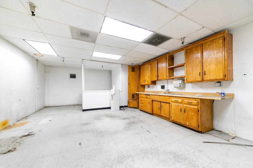 More Photos Of 15001 S Figueroa St, Gardena Distribution For Lease