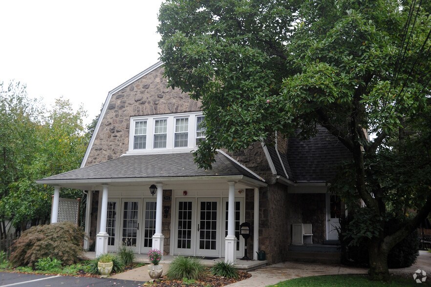 More Photos Of 223 Summit Ave, Fort Washington Office Residential For Lease