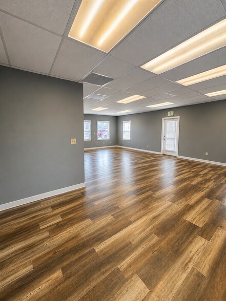 More Photos Of 1014 Hospital Dr, Batavia Storefront Retail Office For Lease