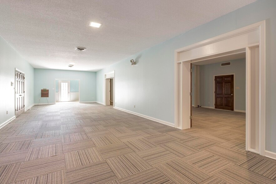 More Photos Of 2415 N Ocoee St, Cleveland Funeral Home For Sale