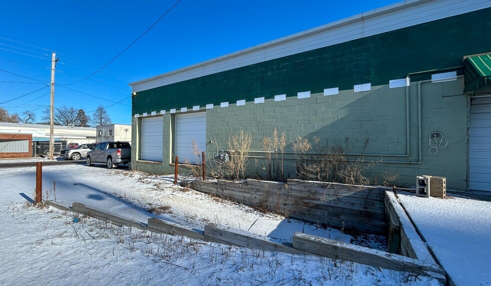 More Photos Of 407 2nd Ave NW, Rochester Light Distribution For Lease