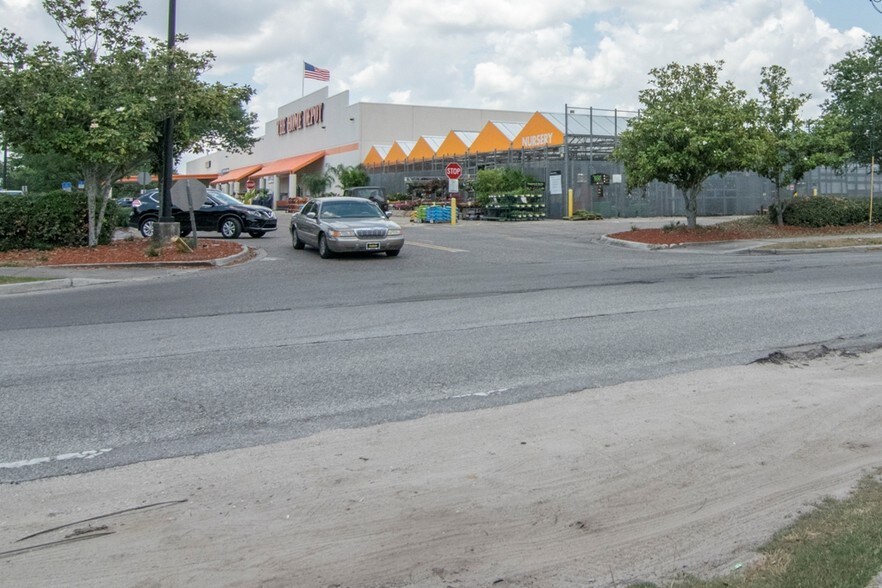 More Photos Of 131 N Mount Carmel Rd, Valrico Unknown For Lease