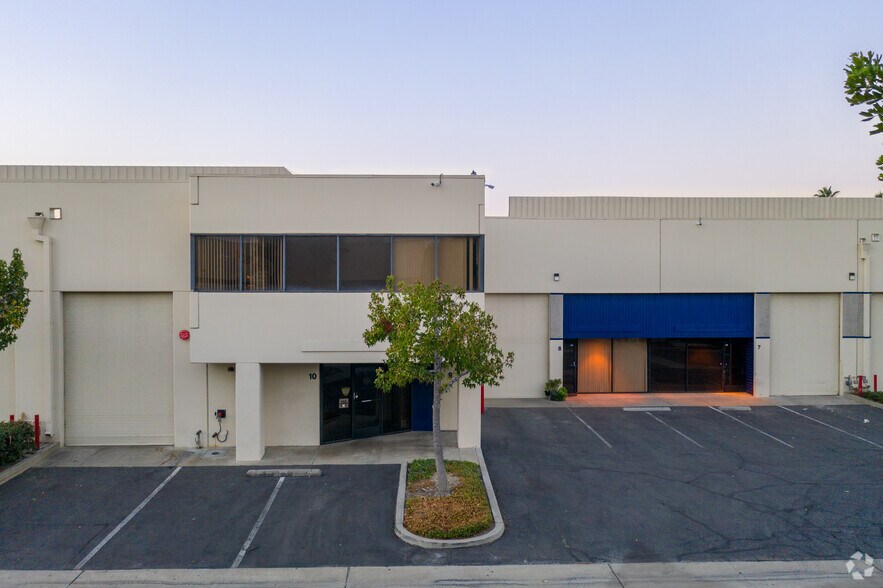 More Photos Of 12375-12395 Mills Ave, Chino Warehouse For Lease
