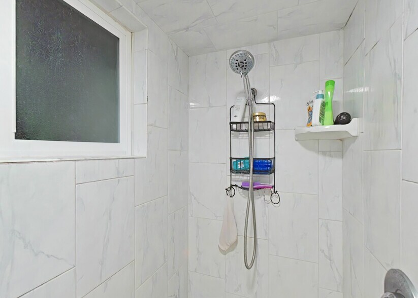More Photos Of 7736 Sugar Dr, Huntington Beach Apartments For Sale