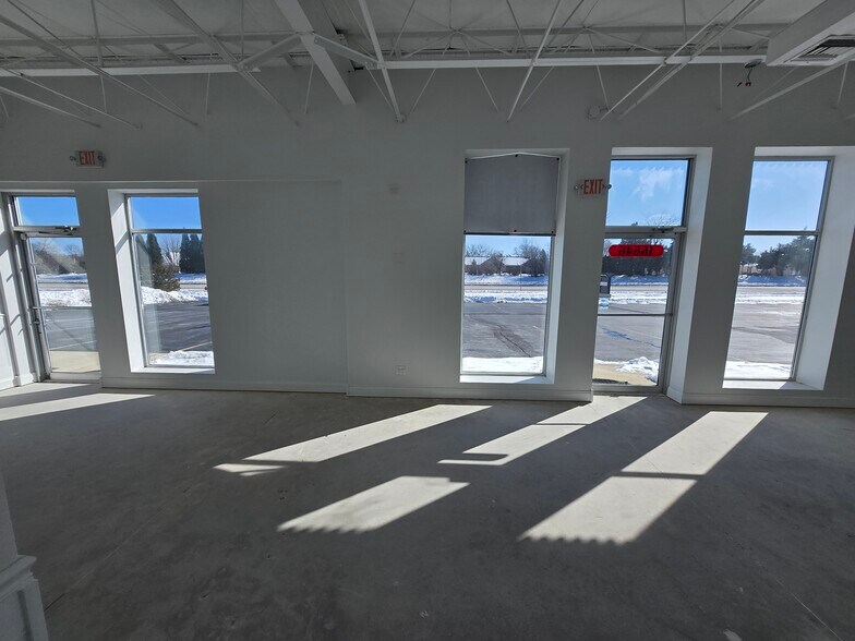 More Photos Of 16644-16646, New Berlin Medical For Lease