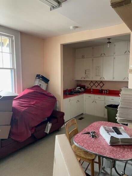 More Photos Of 23 3rd Ave ave, Burns Lake Office For Sale