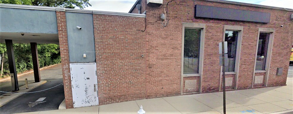 More Photos Of 99 Covert Ave, Floral Park Bank For Lease
