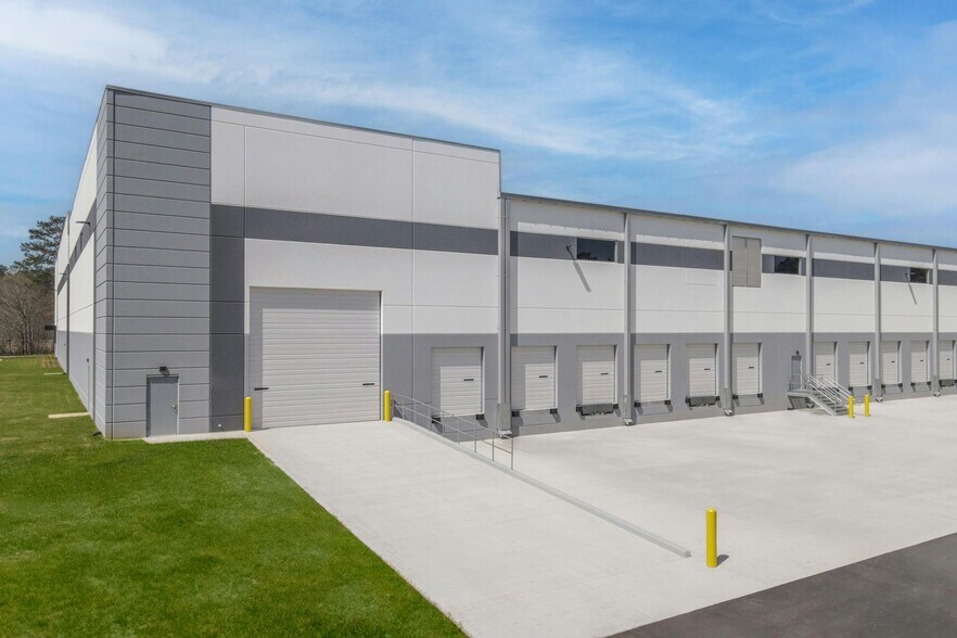 More Photos Of 14138 Lake Forest Ct, Covington Distribution For Lease