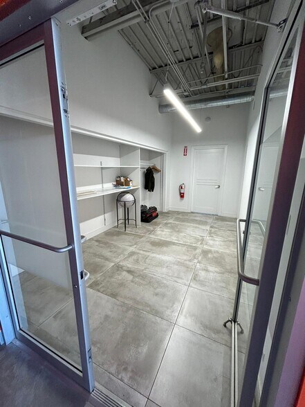 More Photos Of 255 E 167th St, Harvey Distribution For Lease