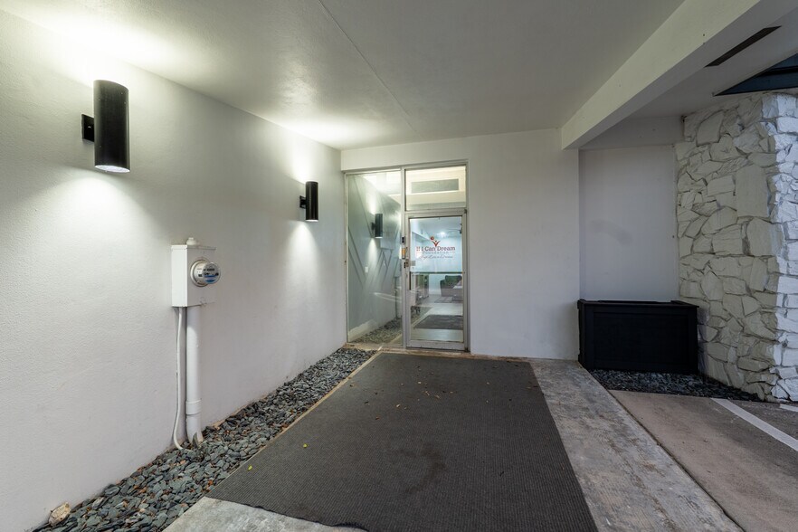 More Photos Of 3616 Broadway Ave, Fort Myers Medical For Sale