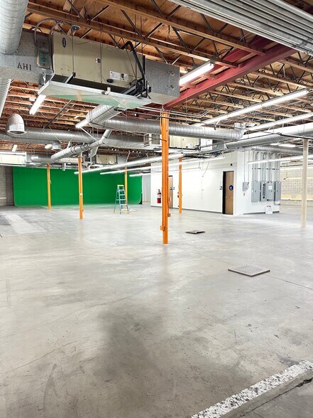 More Photos Of 6151-6159 Santa Monica Blvd, Los Angeles Showroom For Lease