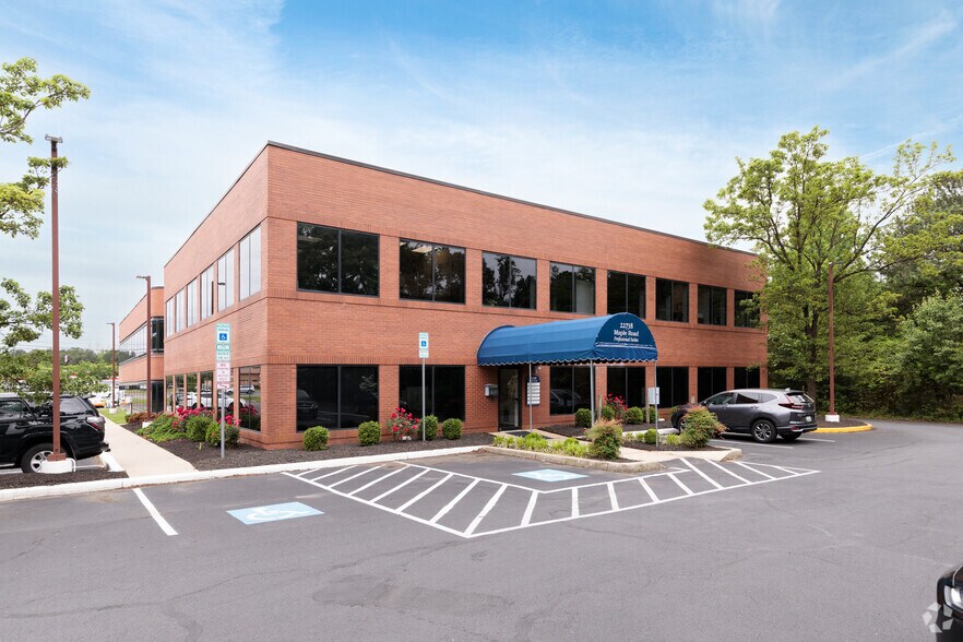 More Photos Of 22738 Maple Rd, Lexington Park Office For Lease