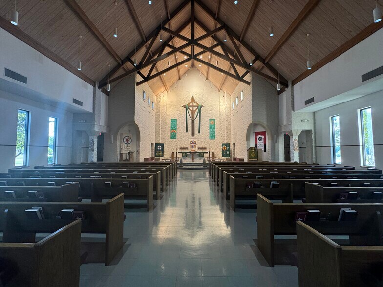 Primary Photo Of 512 N Cockrell Hill Rd, DeSoto Religious Facility For Sale