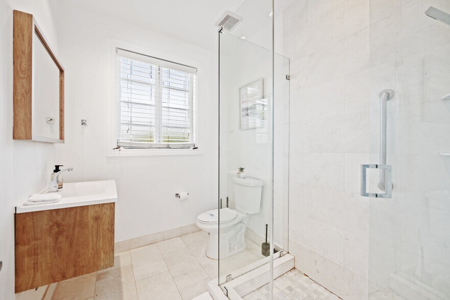 More Photos Of 36 Phoenetia Ave, Coral Gables Apartments For Sale