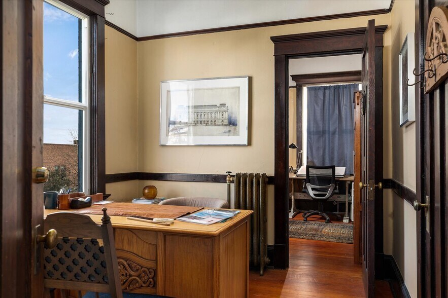 More Photos Of 619 Commercial Ave, Anacortes Storefront Retail Office For Sale