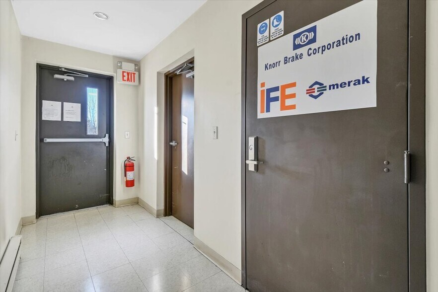 More Photos Of 96 Commerce Dr, Carmel Warehouse For Lease