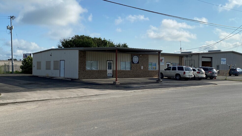 More Photos Of 242 Trade Center Dr, New Braunfels Warehouse For Lease
