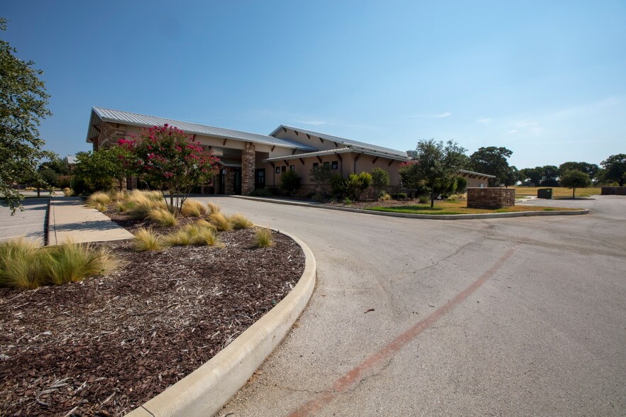 More Photos Of 601 Old Base Rd, Aurora Religious Facility For Sale