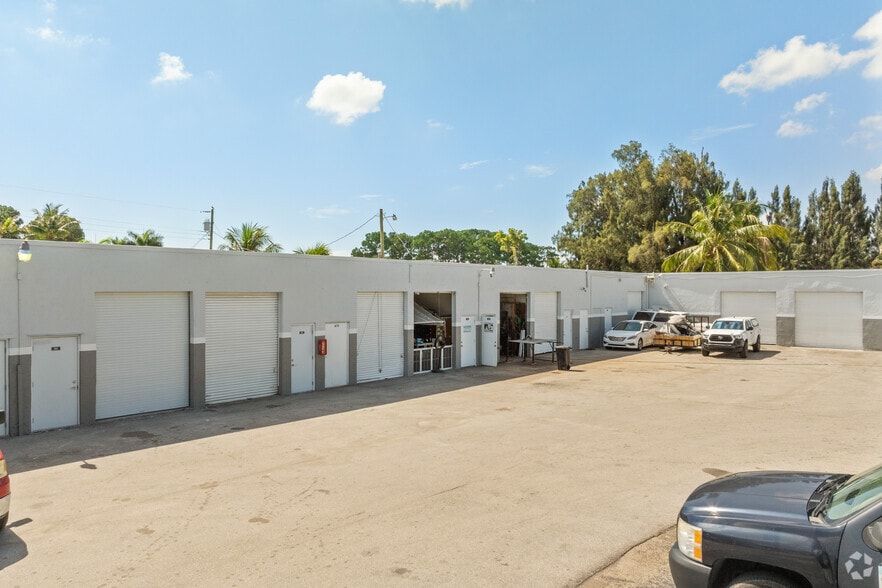 More Photos Of 5000 Lake Worth Rd, Lake Worth Warehouse For Lease