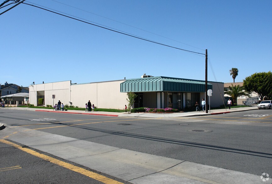 More Photos Of 902 W 18th St, Costa Mesa Warehouse For Lease