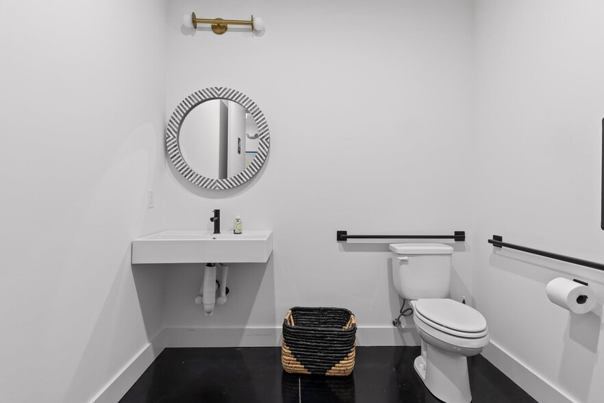 More Photos Of 1412 E Main St, Chattanooga Office For Lease