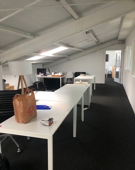 More Photos Of 3025 Airport Ave, Santa Monica Loft Creative Space For Lease