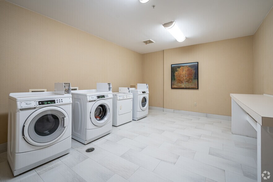 More Photos Of 14450 Park Row, Houston Hotel For Sale